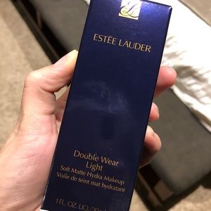 Estée Lauder Double Wear Light 1W2 Sand NIB